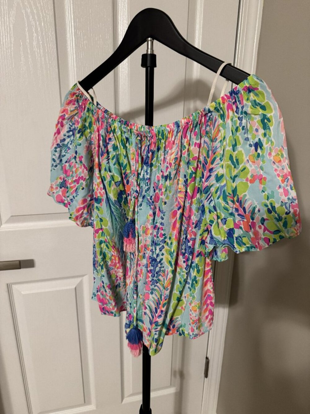 Lilly Pulitzer Sain Tip in the Catch the Wave print